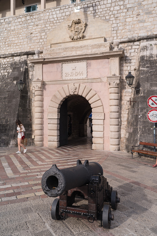 Cannon in front of Sea gate