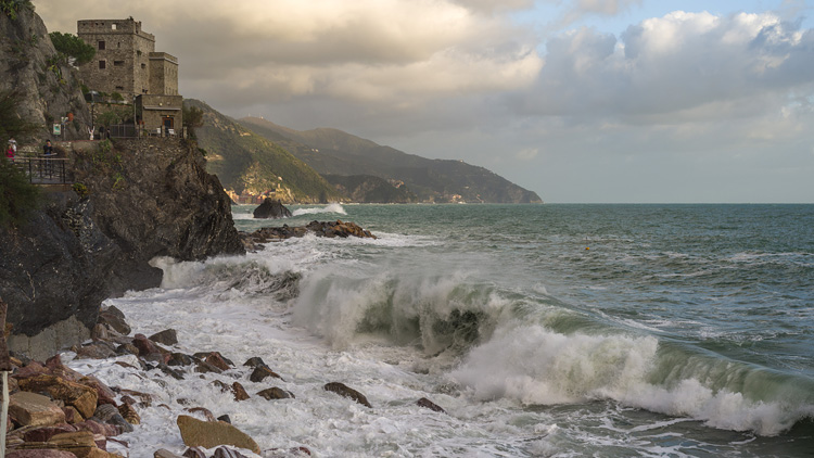 Waves in Monterosso