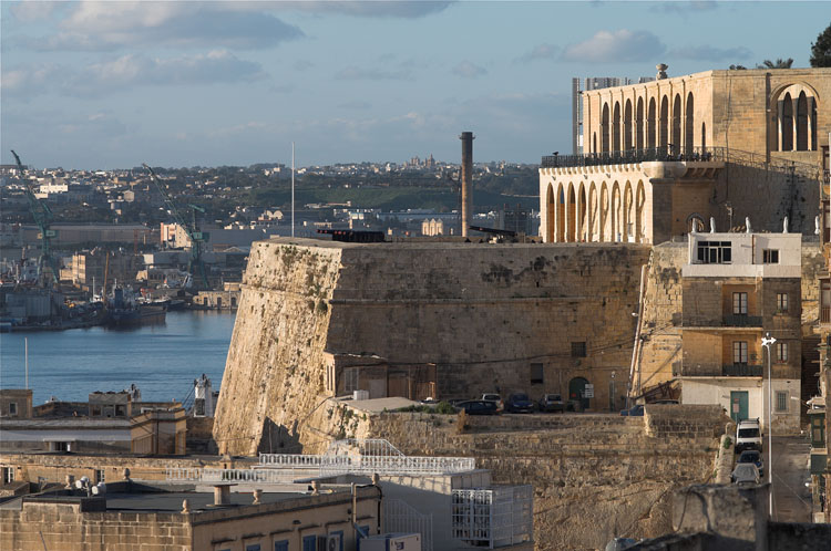 Saluting battery